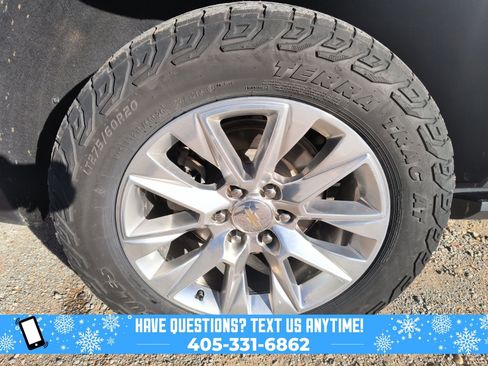 Used 2023 Chevrolet Suburban Premier image 10