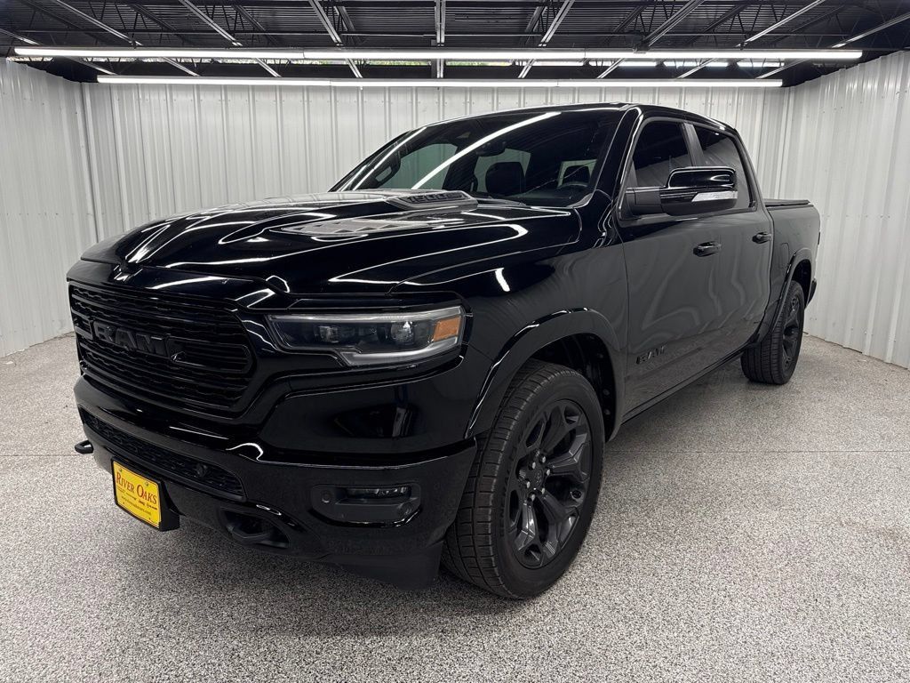Used 2020 RAM 1500 Limited w/ Black Appearance Package AWD/4WD image 3