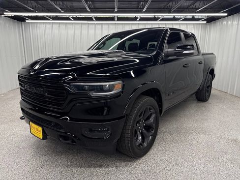 Used 2020 RAM 1500 Limited w/ Black Appearance Package AWD/4WD image 3