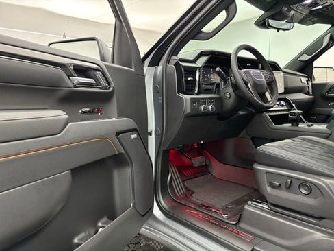 New 2026 GMC Sierra 1500 AT4 w/ AT4 Premium Package AWD/4WD image 17