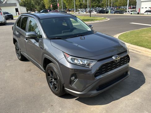 Used 2021 Toyota RAV4 XLE AWD/4WD image 2