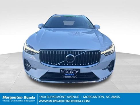 Used 2023 Volvo XC60 B5 Plus image 2