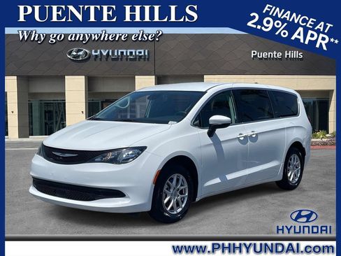 Used 2023 Chrysler Voyager LX FWD image 1