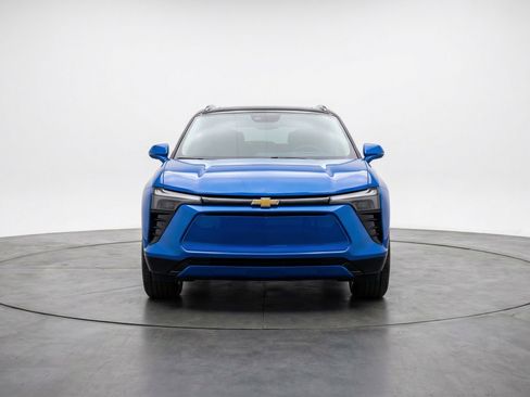 Used 2025 Chevrolet Blazer LT image 2