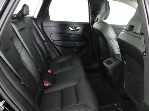 Certified 2025 Volvo XC60 B5 Core image 30