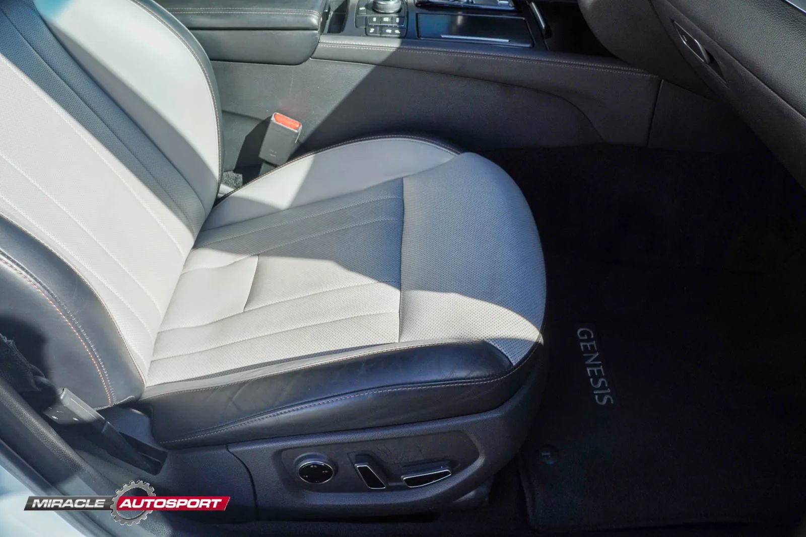 Used 2018 Genesis G80 3.3T Sport RWD image 32