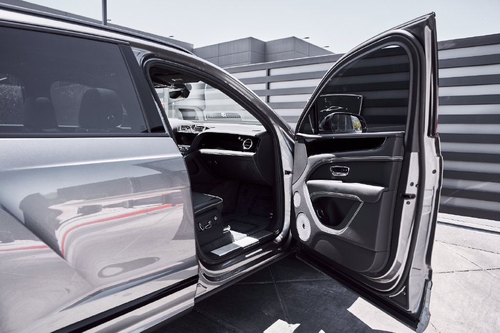 Used 2024 Bentley Bentayga AWD/4WD image 21