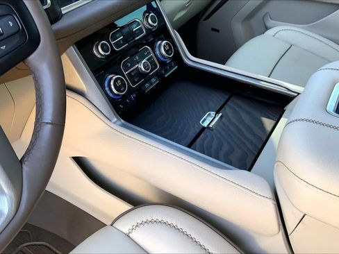 Used 2023 GMC Yukon Denali AWD/4WD image 17