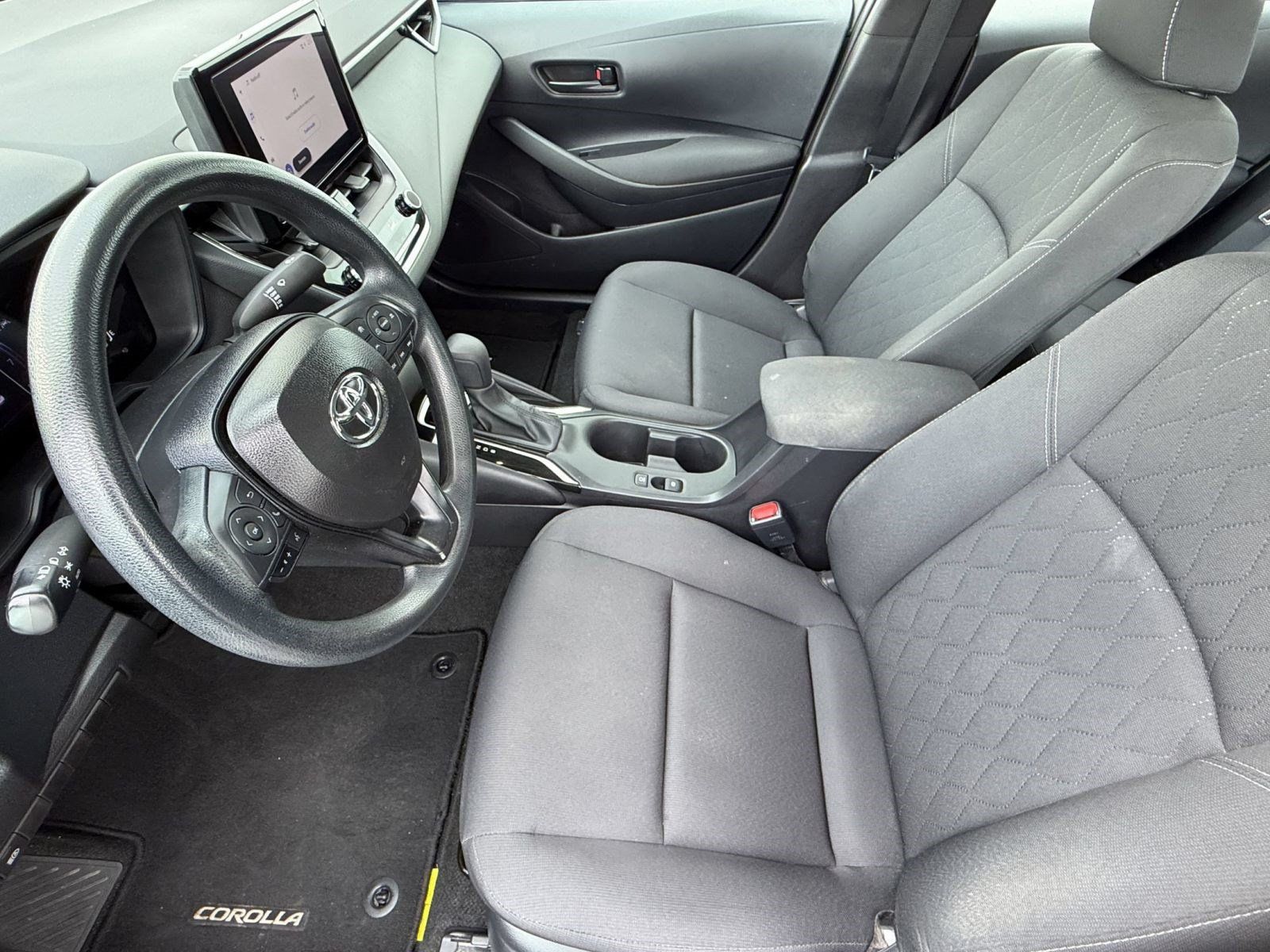 Used 2026 Toyota Corolla LE FWD image 5