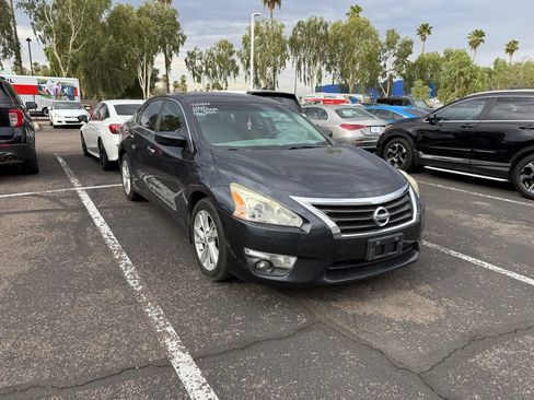 Used 2015 Nissan Altima 2.5 SV FWD image 3