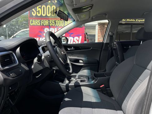 Used 2019 Kia Sorento L image 18