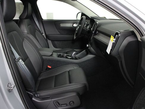 New 2025 Volvo XC40 B5 Plus w/ Protection Package Premier image 10