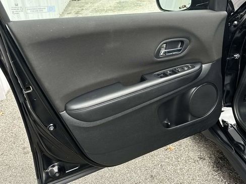 Used 2018 Honda HR-V LX image 16