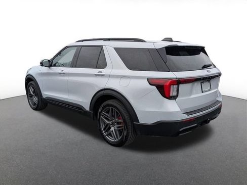 Used 2026 Ford Explorer ST-Line w/ ST-Line Street Pack AWD/4WD image 3