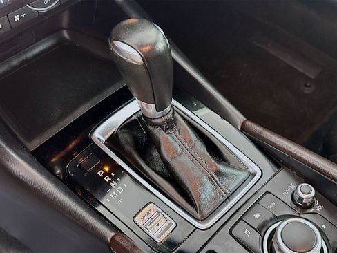 Used 2018 MAZDA MAZDA3 Touring image 20