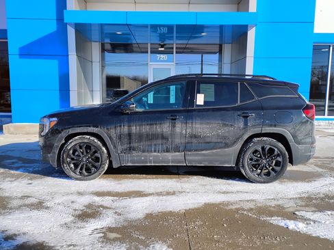 Used 2022 GMC Terrain SLT w/ Elevation Edition image 5