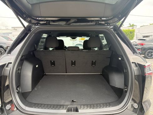 Used 2026 Chevrolet Equinox LT w/ Safety and Technology Package FWD image 8