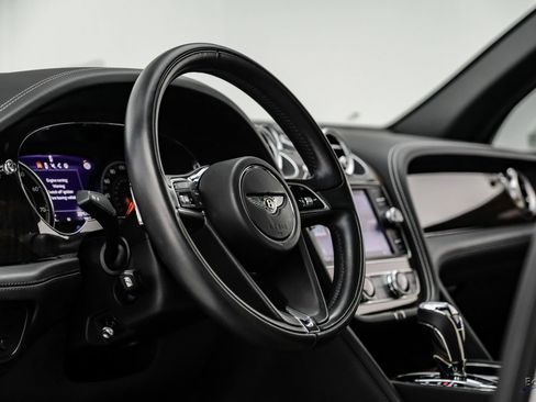 Used 2019 Bentley Bentayga image 41
