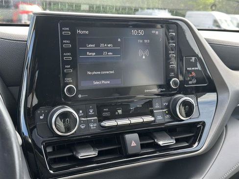 Used 2020 Toyota Highlander XLE AWD/4WD image 19