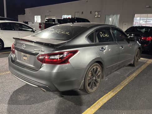 Used 2018 Nissan Altima 2.5 SR w/ SR Midnight Edition image 5