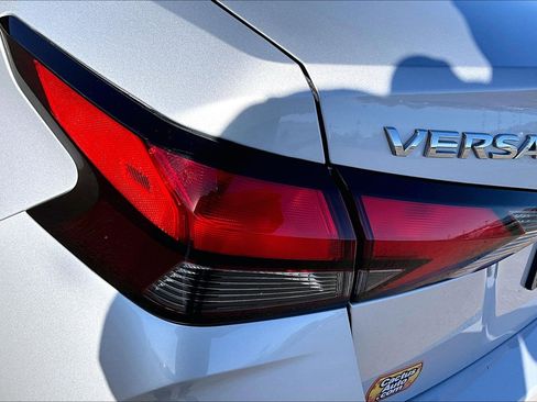 Used 2021 Nissan Versa SV image 29