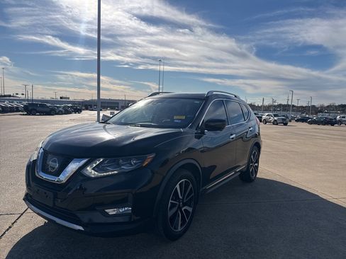 Used 2017 Nissan Rogue SL w/ SL Premium Package image 3