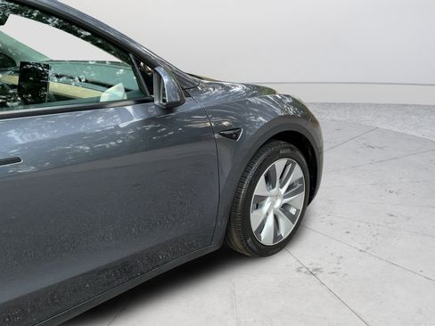 Used 2023 Tesla Model Y AWD image 28