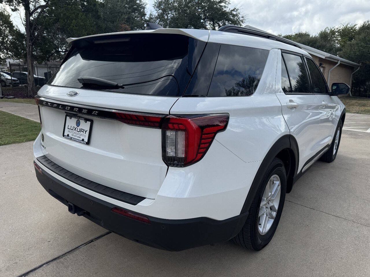 Used 2025 Ford Explorer Active RWD image 10