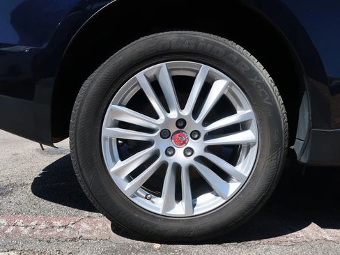 Used 2019 Jaguar F-PACE Prestige image 27