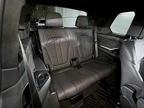 Used 2022 BMW X7 M50i image 30