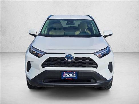 Used 2024 Toyota RAV4 XLE AWD/4WD image 2