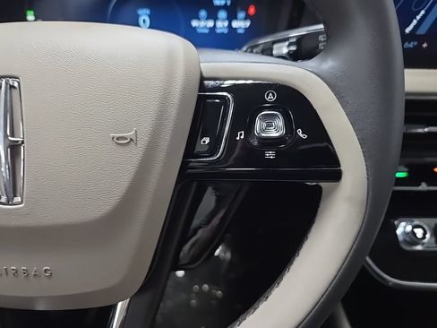Used 2023 Lincoln Corsair AWD image 24