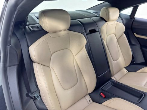 Used 2020 Porsche Taycan Turbo w/ Performance & Premium image 40