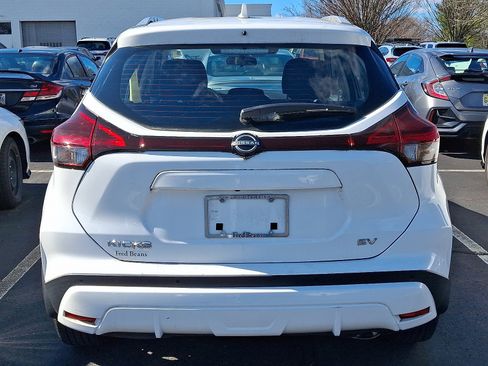Used 2023 Nissan Kicks SV image 4