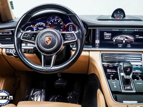 Used 2018 Porsche Panamera image 16