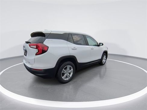 Used 2024 GMC Terrain SLE image 8