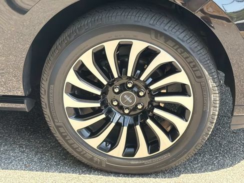 Used 2022 Lincoln Navigator Black Label AWD/4WD image 14