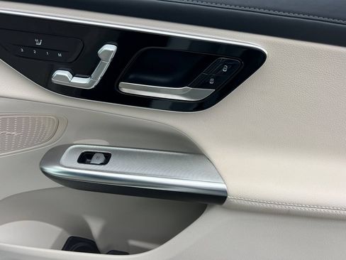 Used 2025 Mercedes-Benz GLC 300 image 20