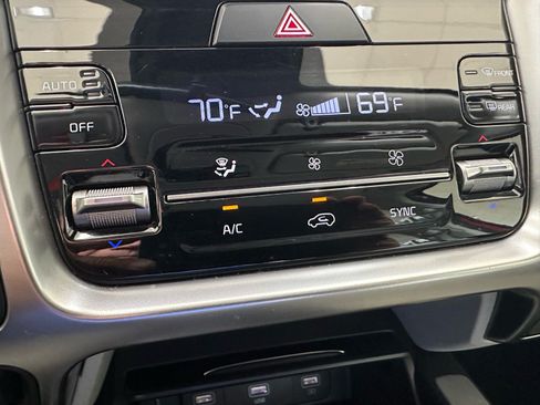 Used 2022 Kia Sorento S w/ Panoramic Sunroof Package FWD image 39