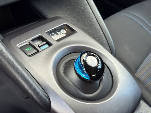 Used 2022 Nissan Leaf S image 28