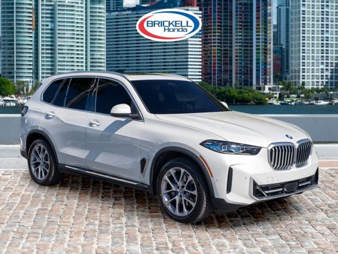 Used 2024 BMW X5 sDrive40i w/ Premium Package image 3