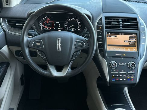 Used 2019 Lincoln MKC Reserve FWD image 14