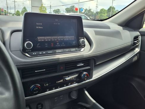 Used 2025 Nissan Rogue SV FWD image 26