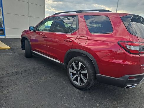 Used 2025 Honda Pilot Touring image 5
