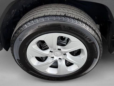 Used 2024 Toyota RAV4 LE AWD/4WD image 9