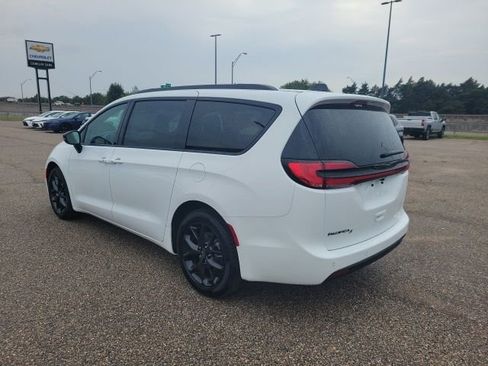 New 2026 Chrysler Pacifica Select w/ S Appearance Package image 25