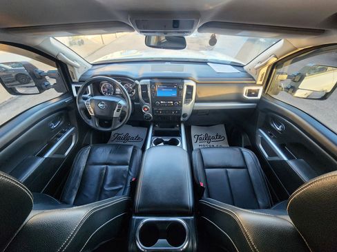 Used 2017 Nissan Titan PRO-4X w/ Pro-4x Convenience Package image 17