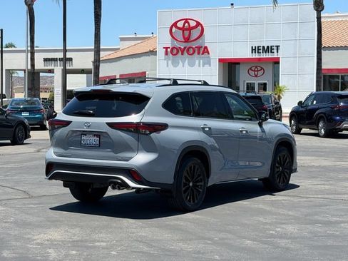 Used 2025 Toyota Highlander XSE AWD/4WD image 5