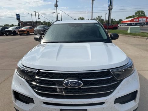 Used 2022 Ford Explorer XLT image 25