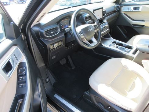 Used 2023 Ford Explorer Limited image 14